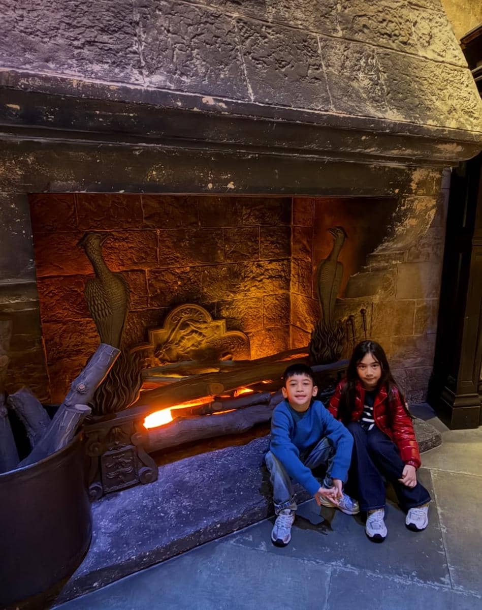 Keluarga Nabila Syakieb ke The Warner Bros. Studio Tokyo