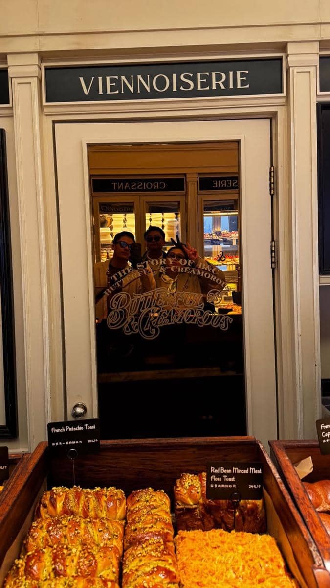 Clarissa Putri dan keluarga liburan di Shanghai