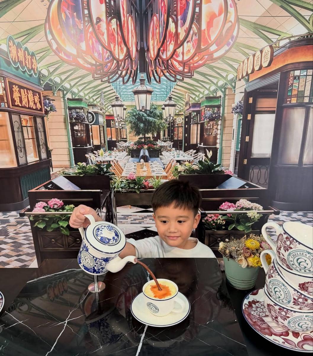 Keluarga Citra Kirana jalan-jalan di Macau.