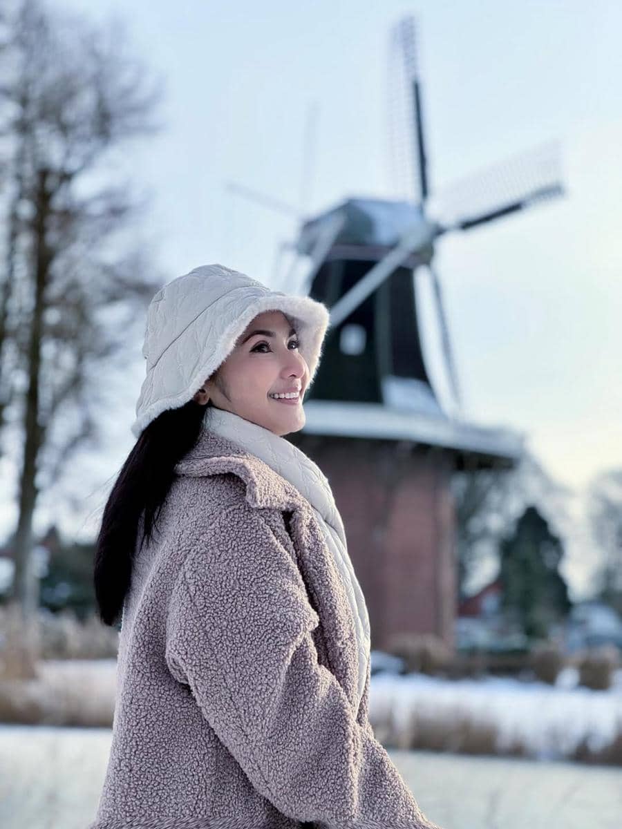 Keluarga Maudy Koesnaedi liburan di Belanda