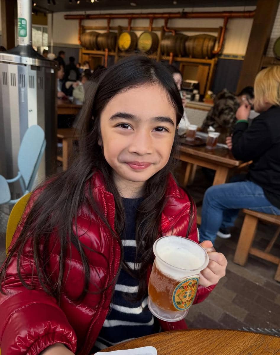 Keluarga Nabila Syakieb ke The Warner Bros. Studio Tokyo