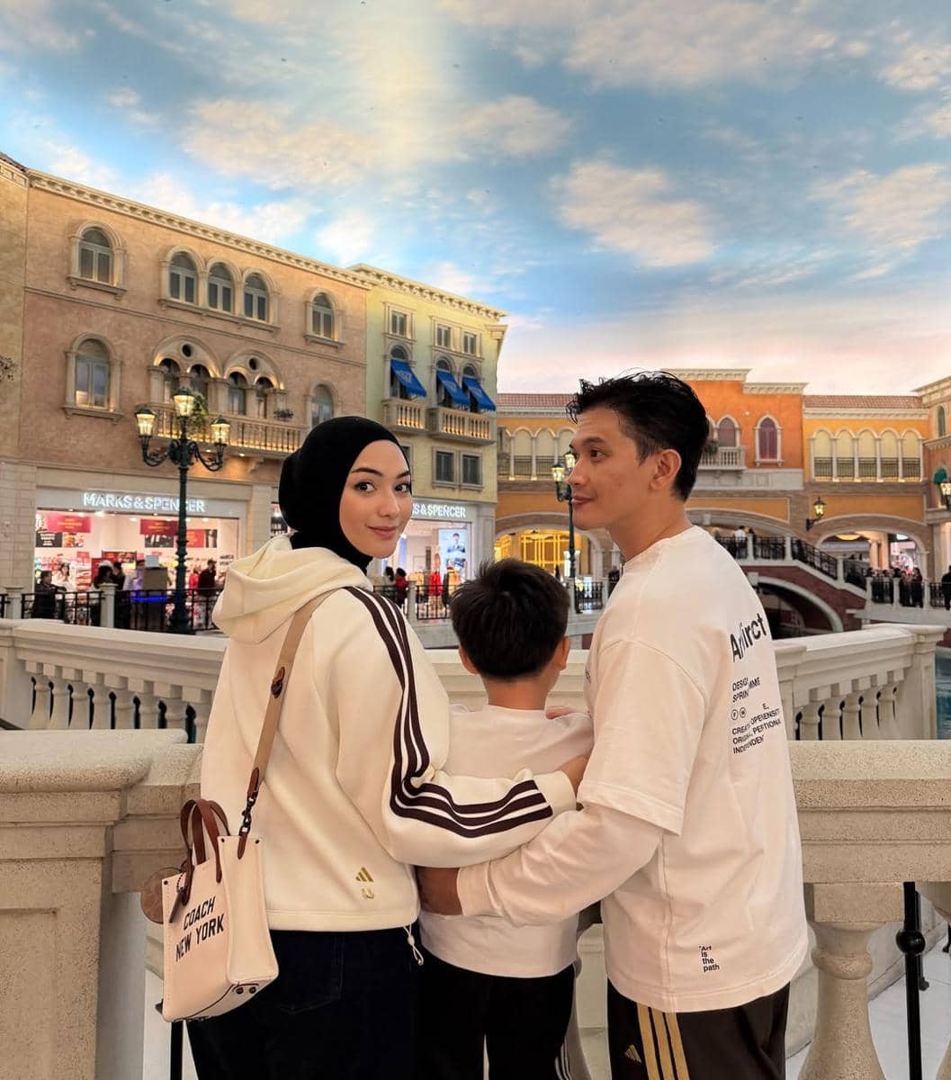 Keluarga Citra Kirana jalan-jalan di Macau.