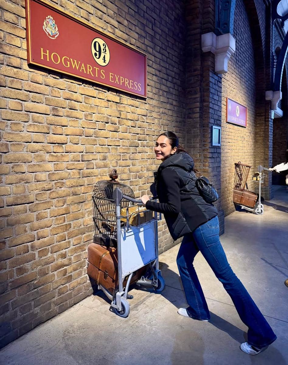 Keluarga Nabila Syakieb ke The Warner Bros. Studio Tokyo