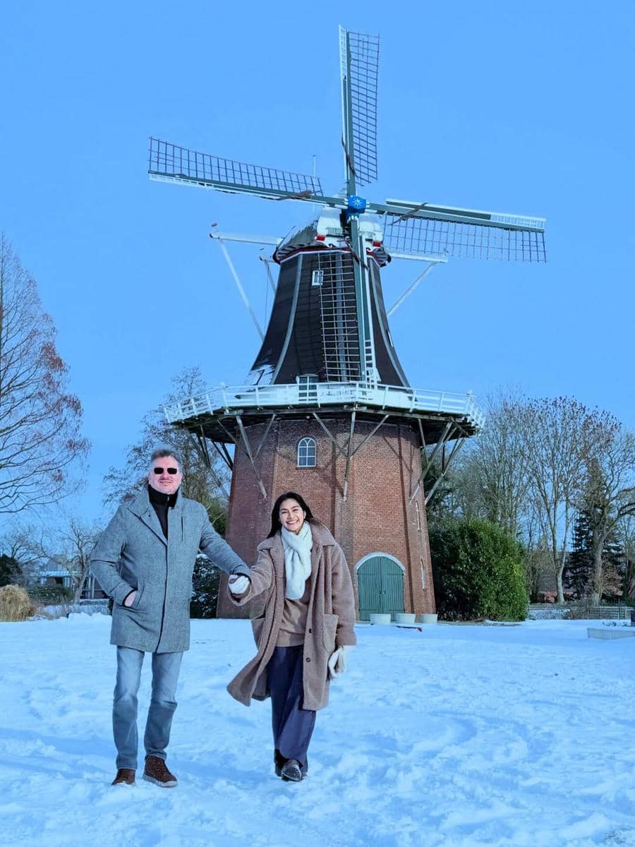 Keluarga Maudy Koesnaedi liburan di Belanda