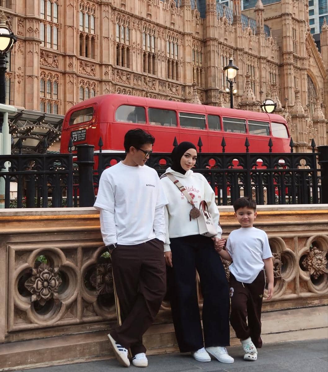 Keluarga Citra Kirana jalan-jalan di Macau.