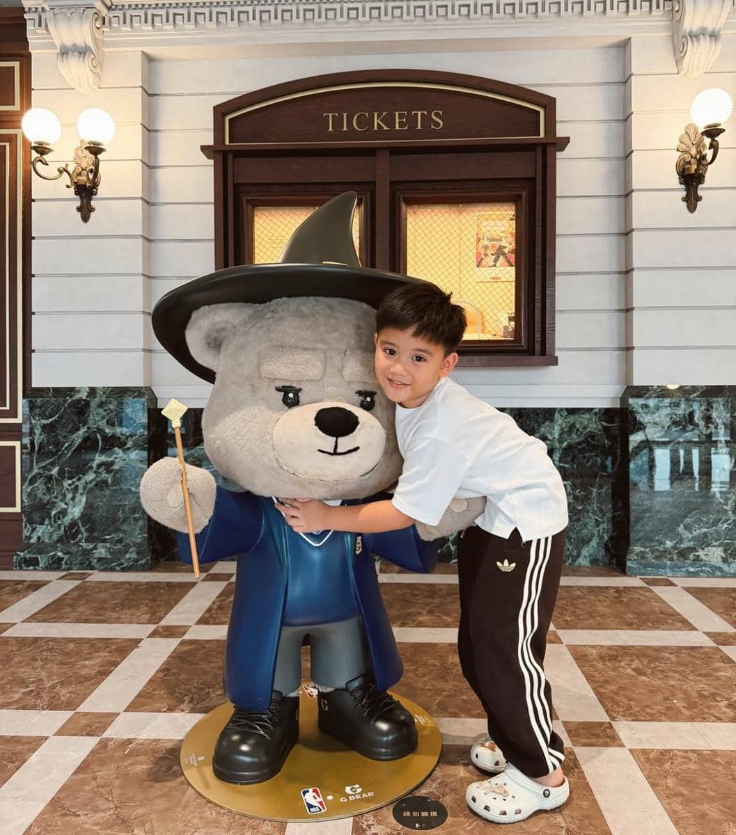 Keluarga Citra Kirana jalan-jalan di Macau.