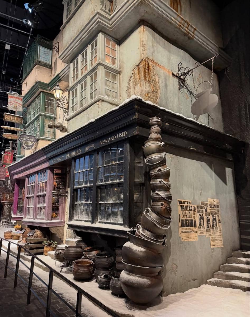 Keluarga Nabila Syakieb ke The Warner Bros. Studio Tokyo