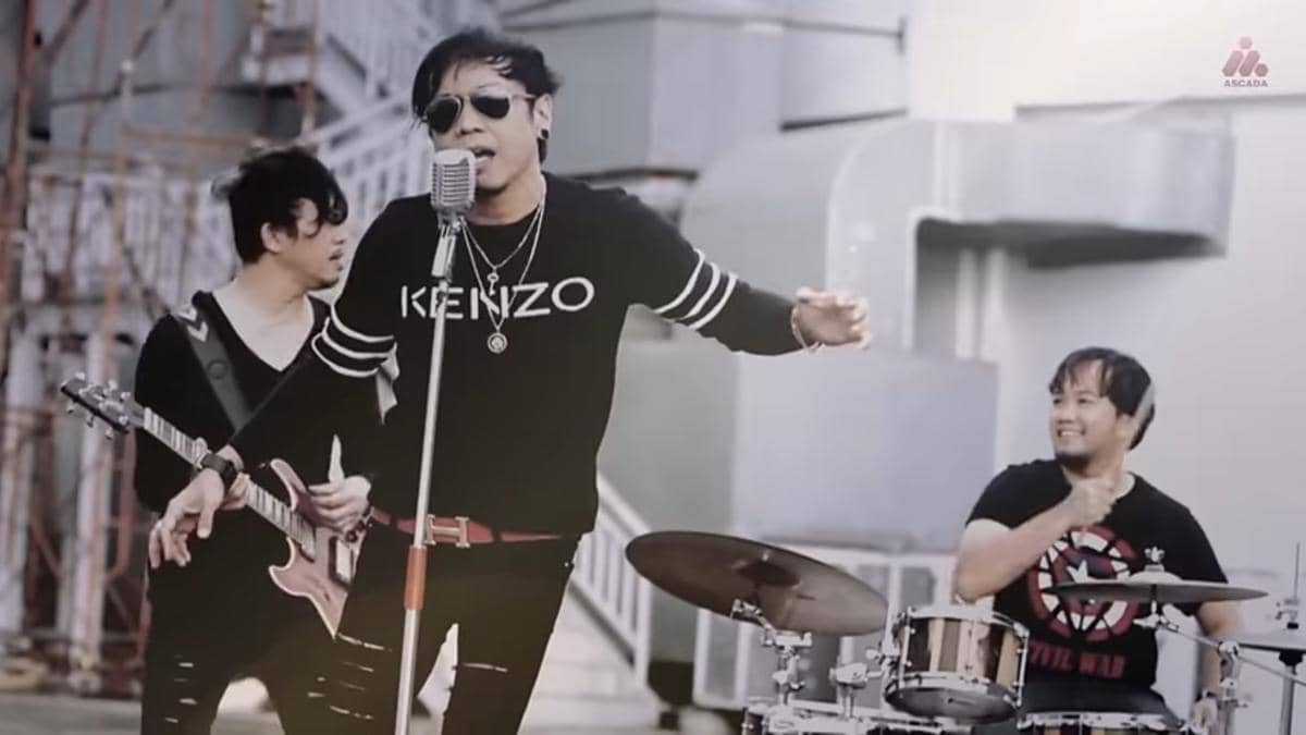 cuplikan video klip "Tak Mungkin"