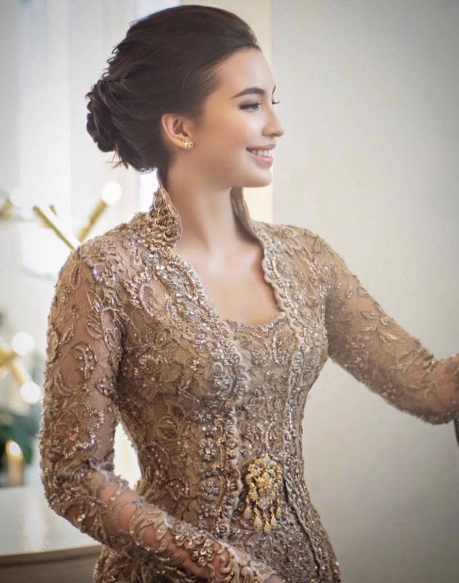 Inspirasi OOTD Baju Daerah ala Manohara