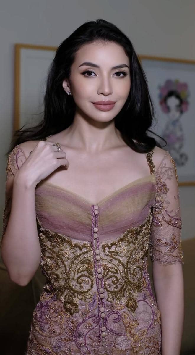 Inspirasi OOTD Baju Daerah ala Manohara