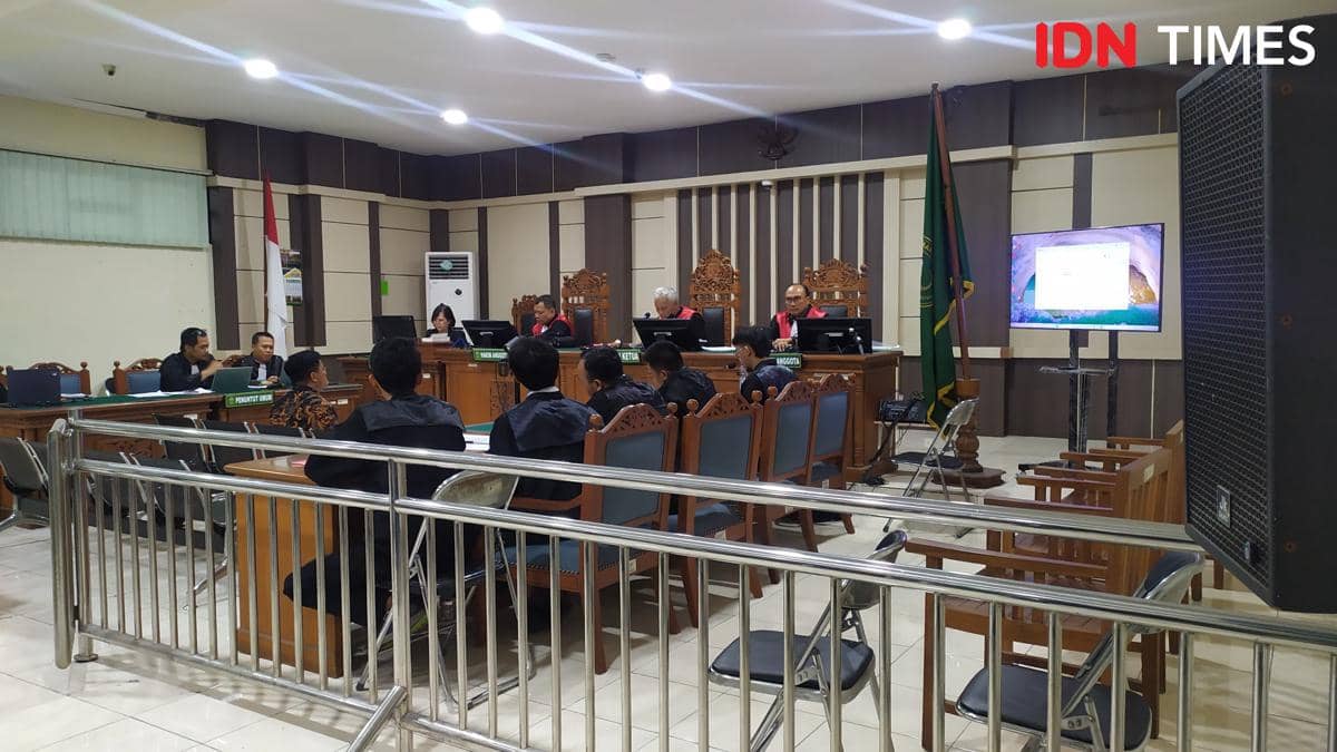 Sidang sela digelar di Tipikor Semarang dengan terdakwa mantan direktur keuangan Bank DKI Babay Farid Wazdi. (IDN Times/Fariz Fardianto) 