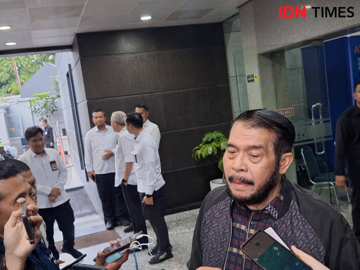 Hakim Konstitusi Anwar Usman di Gedung MK