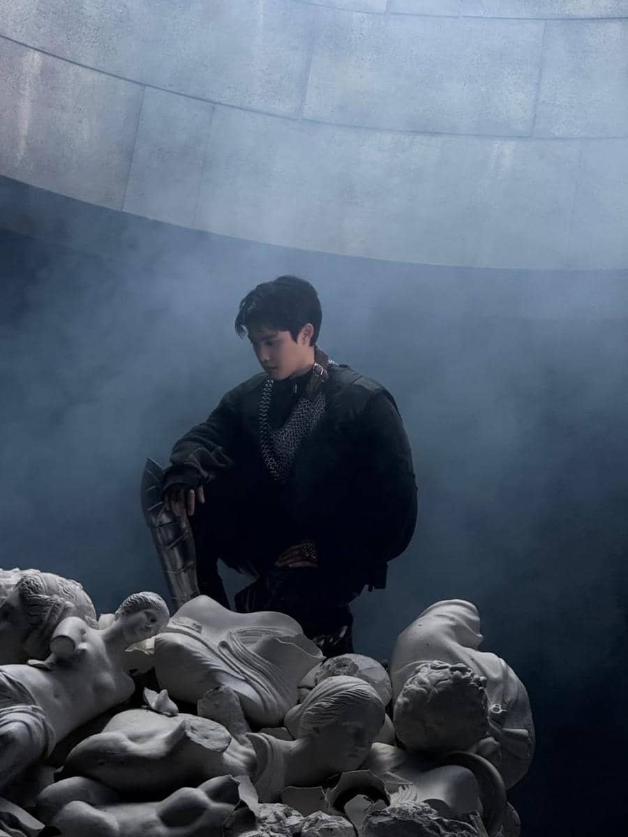 momen behind the scenes MV CROWN - EXO