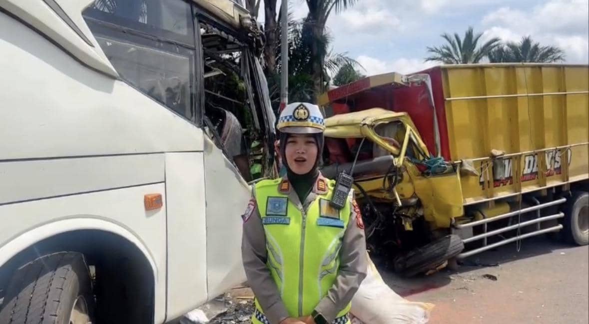 Laka beruntun di Sanggau, sopir truk tewas. 