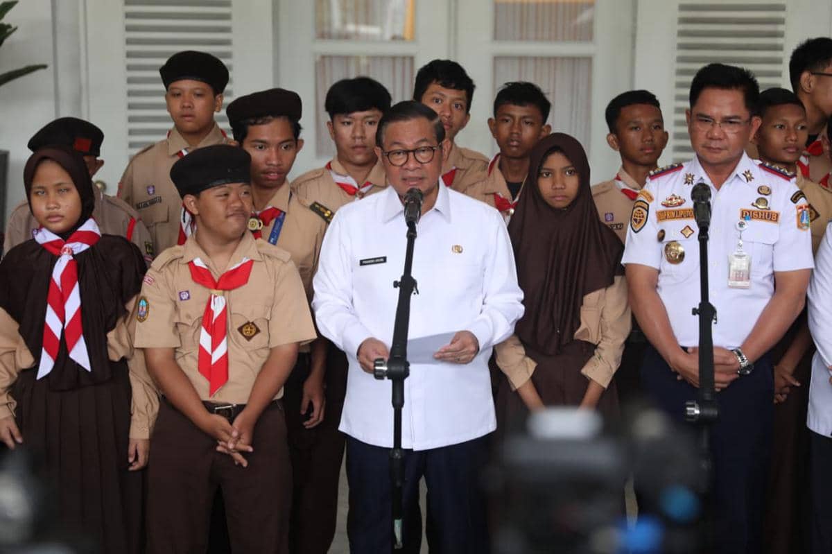 Gubernur DKI Jakarta, Pramono Anung, meluncurkan layanan Angkutan Sekolah Ramah Disabilitas Tahun 2026 di Balai Kota Jakarta