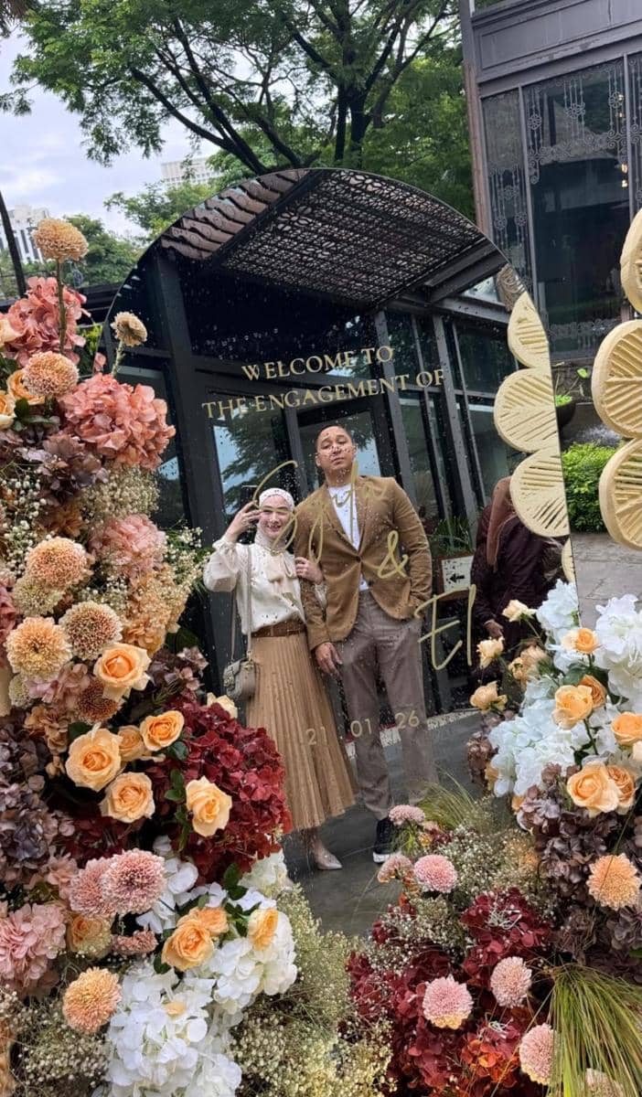 Gaya Artis di Lamaran Syifa Hadju dan El Rumi