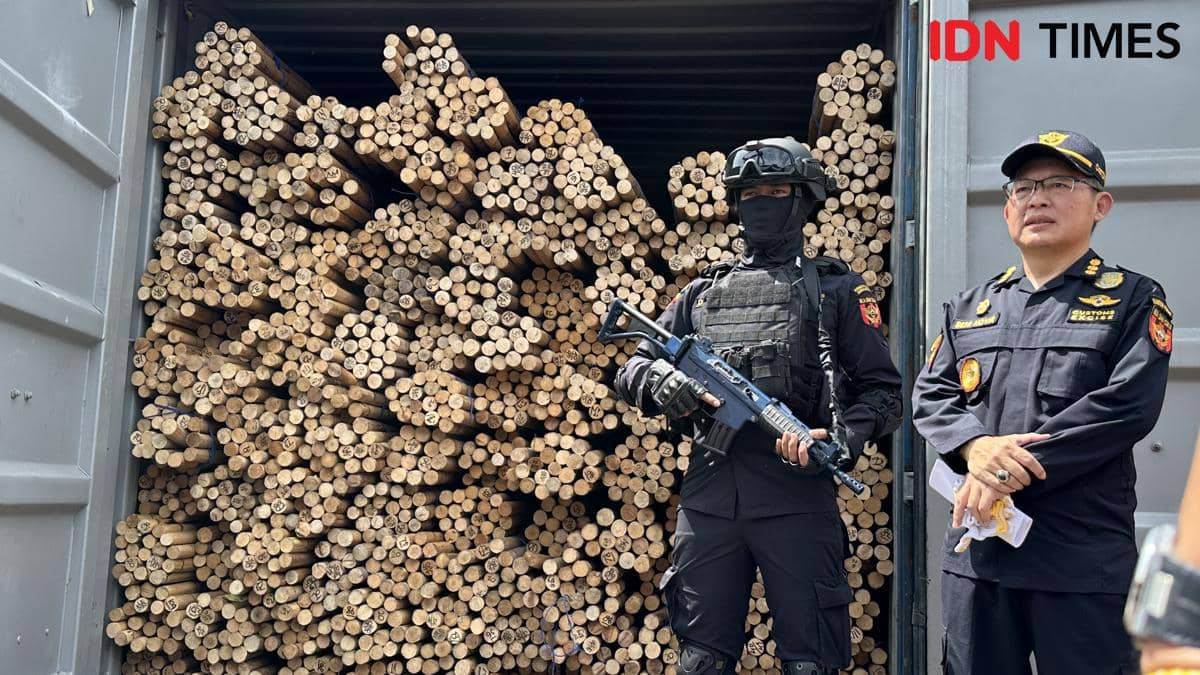 Bea Cukai Kalbagbar amankan rotan ilegal sebanyak 58 ton.