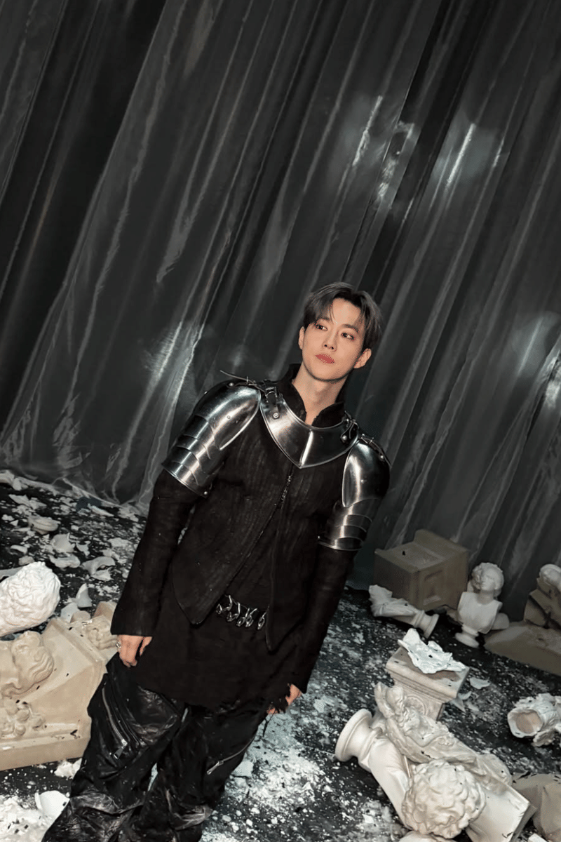 momen behind the scenes MV CROWN - EXO