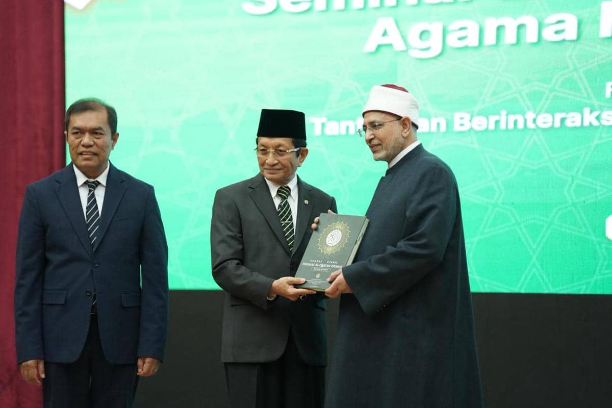 Menag Nasaruddin Umar hadir dalam acara Seminar Internasional Fikih Lingkungan atau Ekoteologi di Al-Azhar Conference Center, Kairo, Mesir (dok. Kemenag)