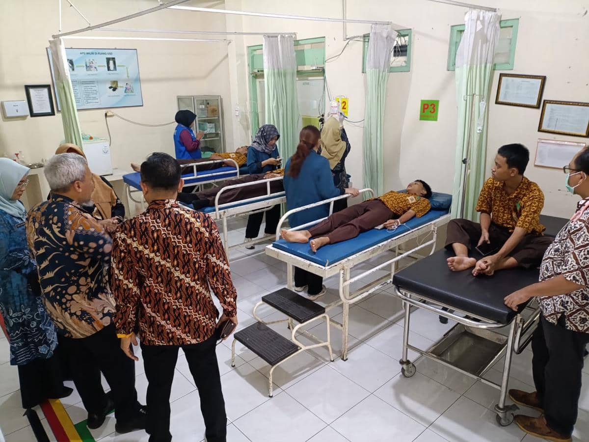 Siswa SMK Sore Tulungagung alami keracunan usai konsumsi MBG. IDN Times/ Bramanta Pamungkas