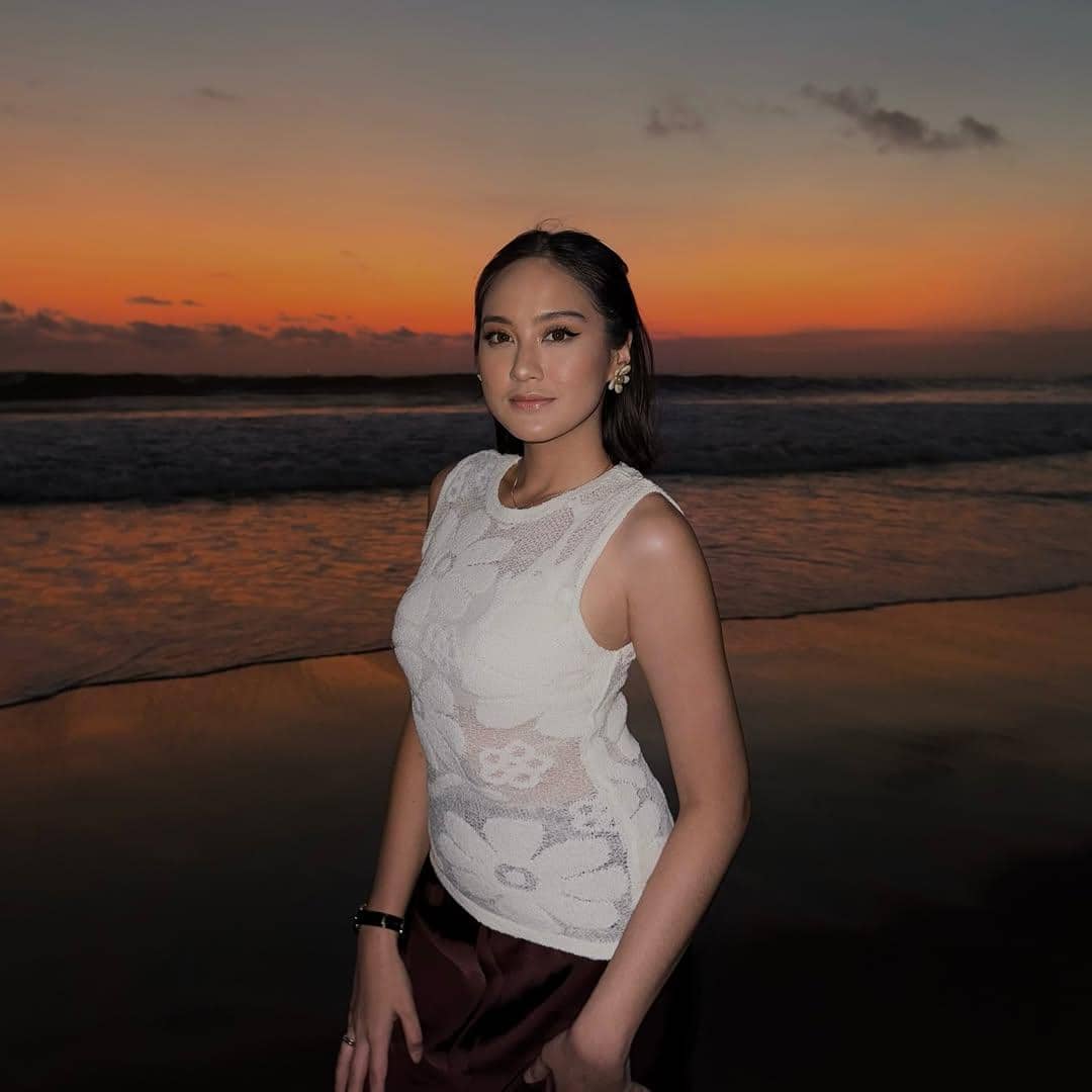 inspirasi outfit pantai ala Salshabilla Adriani 