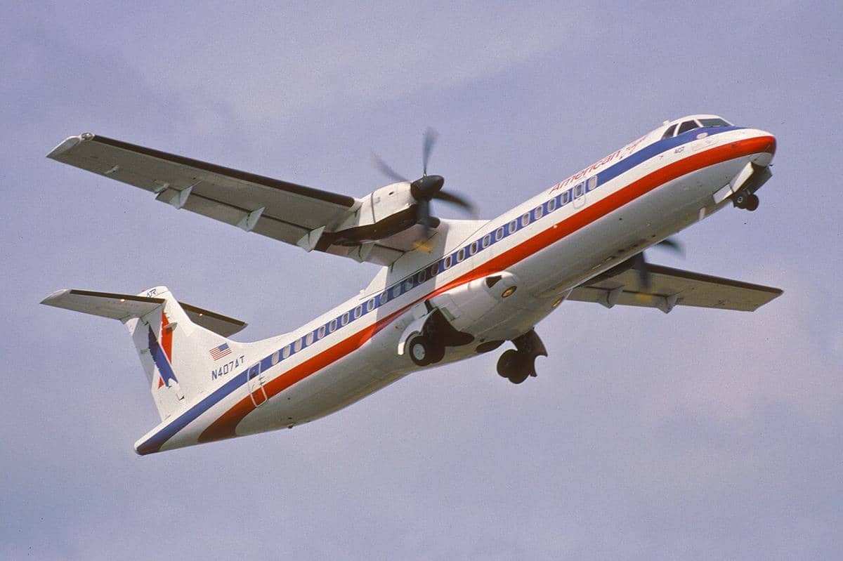 American Eagle ATR 72-212 (4 Februari 1999) (Aero Icarus from Zürich, Switzerland, CC BY-SA 2.0, via Wikimedia Commons)