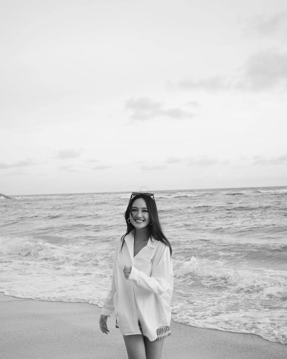 inspirasi outfit pantai ala Salshabilla Adriani 