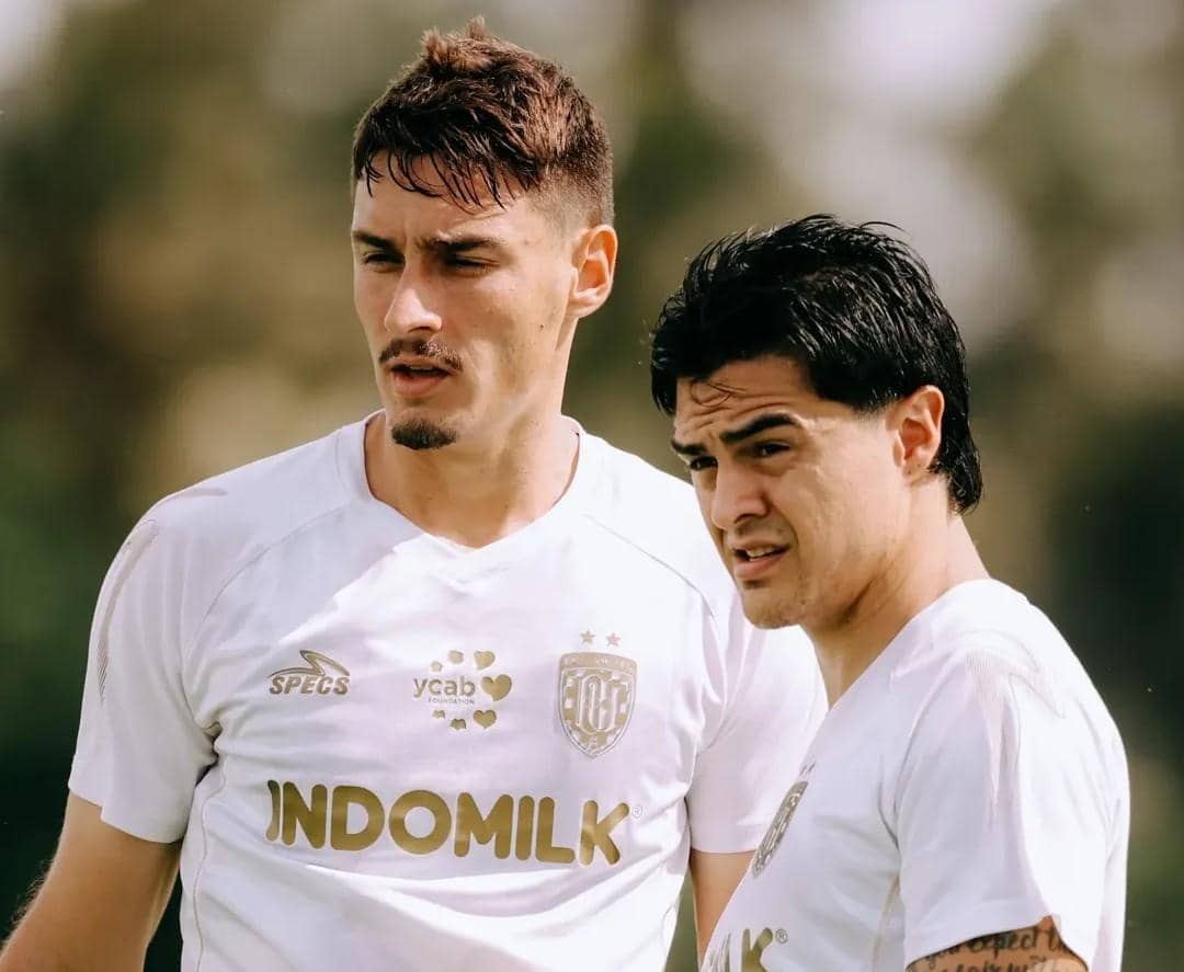 Diego Campos (kanan) saat mengikuti sesi latihan bersama Bali United. 