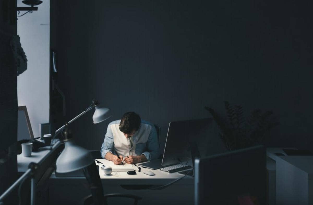 ilustrasi cowok pekerja keras