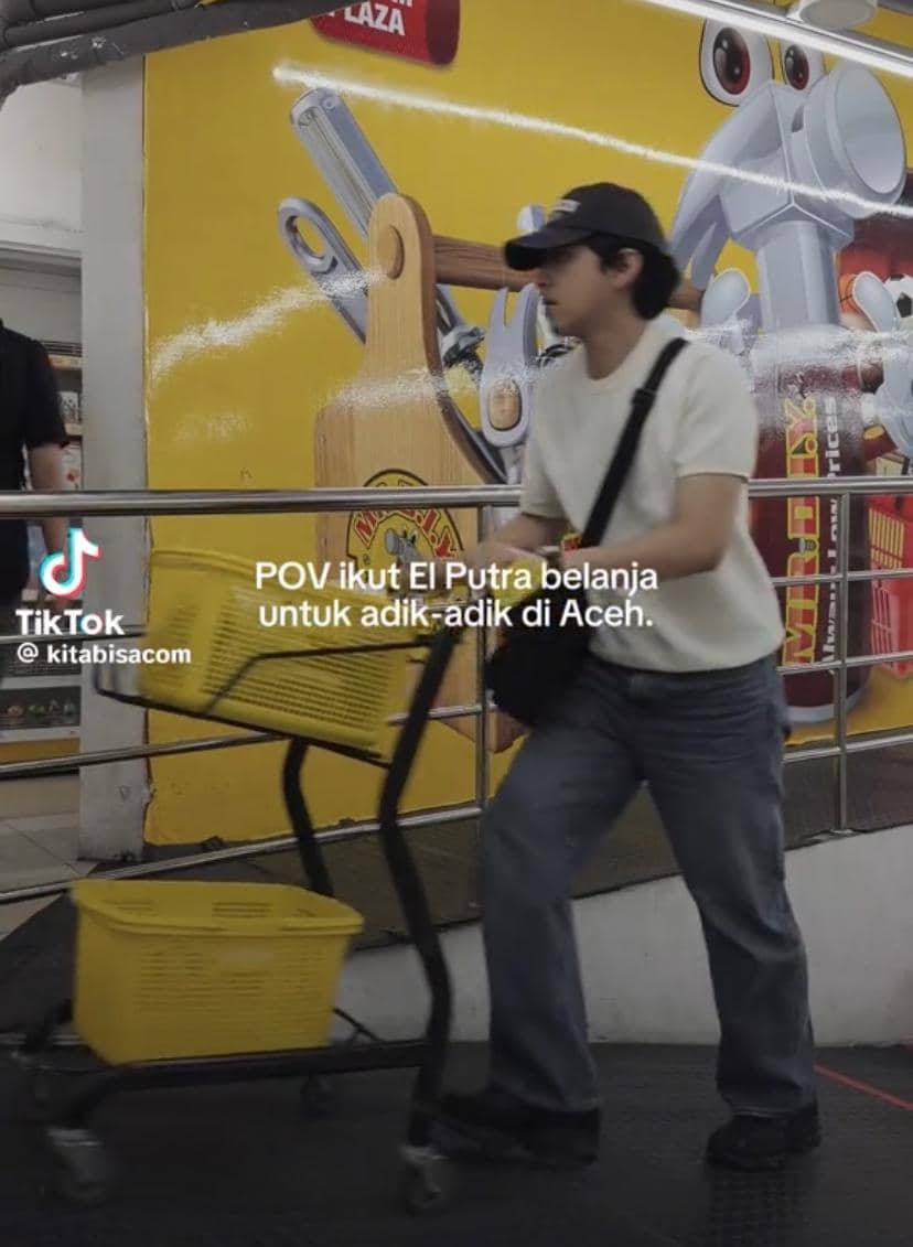 potret El Putra belanja hadiah untuk anak-anak terdampak bencana Aceh 