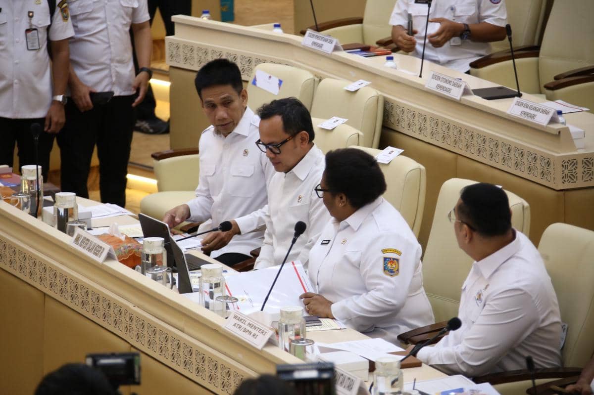 Rapat Kerja dan Rapat Dengar Pendapat Panja Pengelolaan Perbatasan Wilayah Negara di Ruang Rapat Komisi II DPR RI, Kompleks Parlemen, Senayan, Jakarta, Rabu (21/1/2026) (dok. Kemendagri)