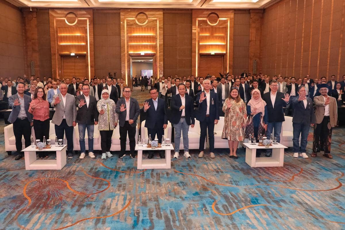 Gubernur DKI Jakarta, Pramono Anung, membuka rapat kerja Bank Jakarta Tahun 2026 di Ballroom Hotel Pullman Jakarta Central Park, Jakarta Barat