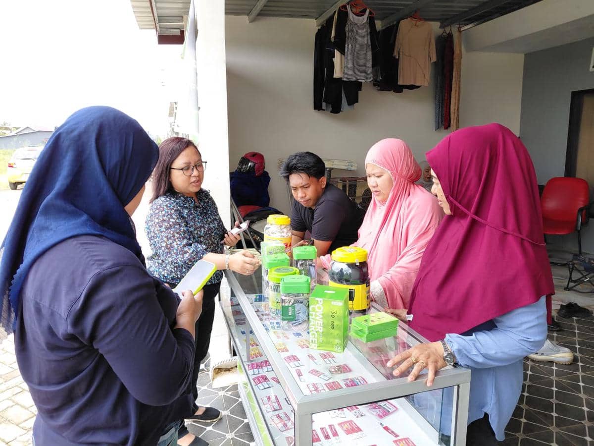 GrabKios menjadi denyut ekonomi baru bagi keluarga Rusdamdiansyah, pengemudi Grab yang meninggal saat kerusuhan demonstrasi di Makassar. (Dok. IDN Times)