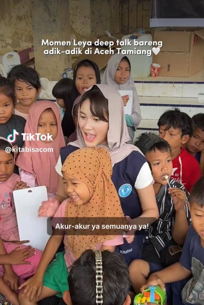 potret El Putra dan Leya Princy salurkan bantuan ke Aceh Tamiang