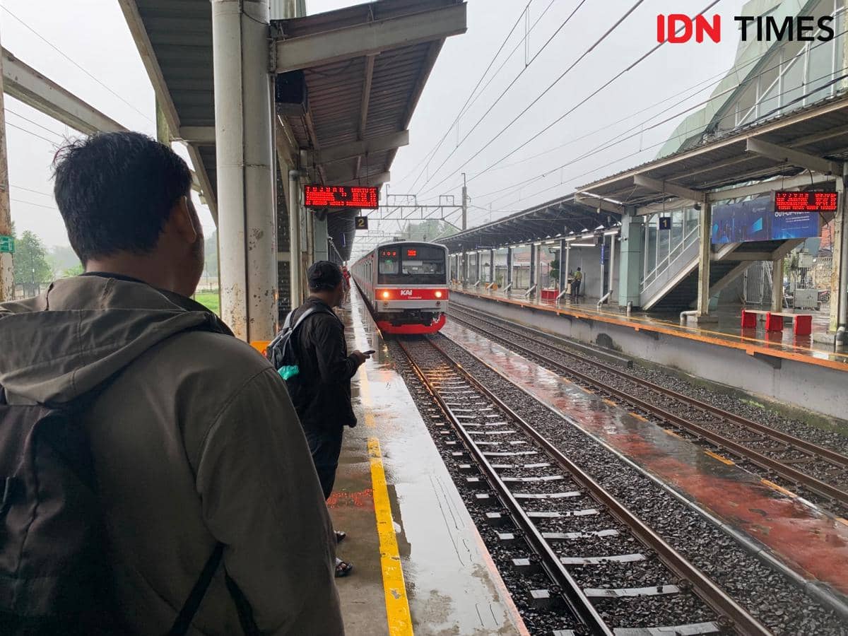 Perempuan Tewas Usai Lompat ke Rel di Stasiun Gondangdia
