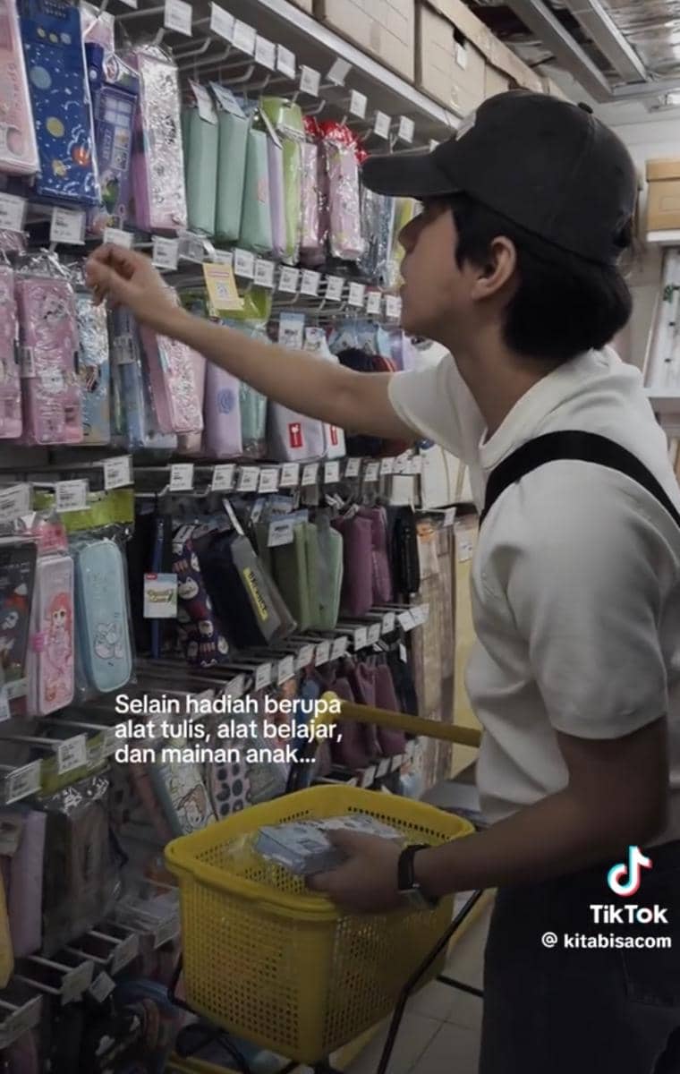 potret El Putra belanja hadiah untuk anak-anak terdampak bencana Aceh 