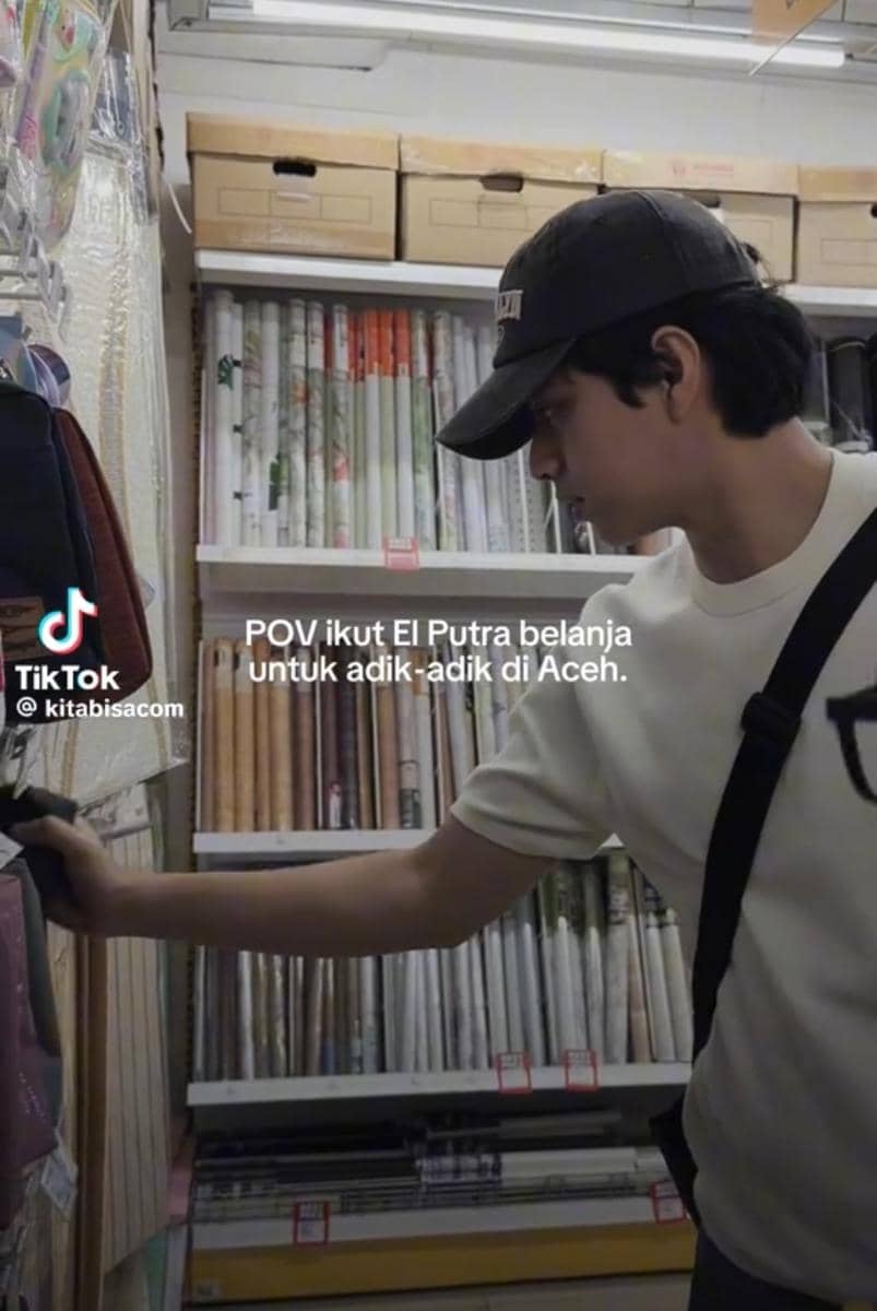potret El Putra belanja hadiah untuk anak-anak terdampak bencana Aceh 