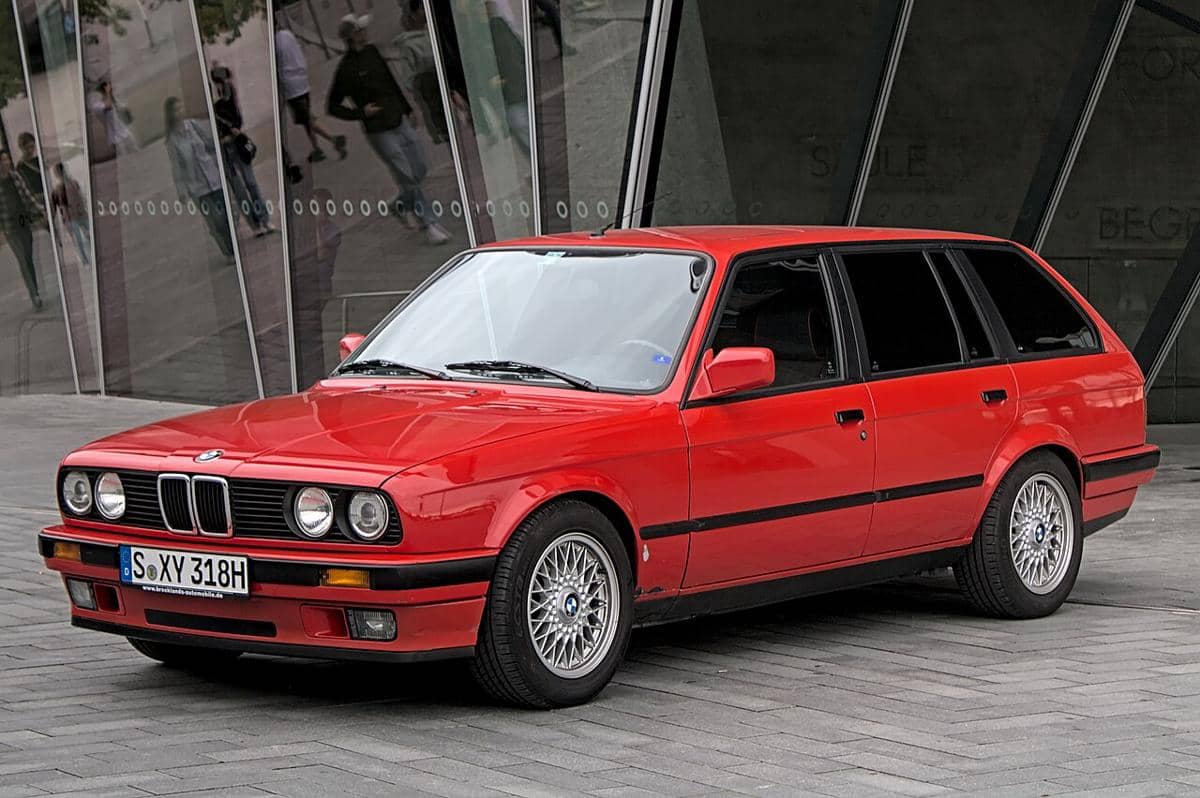 7 Generasi BMW Seri 3, Rekam Jejaknya Dimulai pada 1970-an