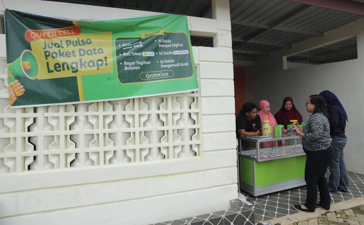 GrabKios menjadi denyut ekonomi baru bagi keluarga Rusdamdiansyah, pengemudi Grab yang meninggal saat kerusuhan demonstrasi di Makassar. (Dok. IDN Times)