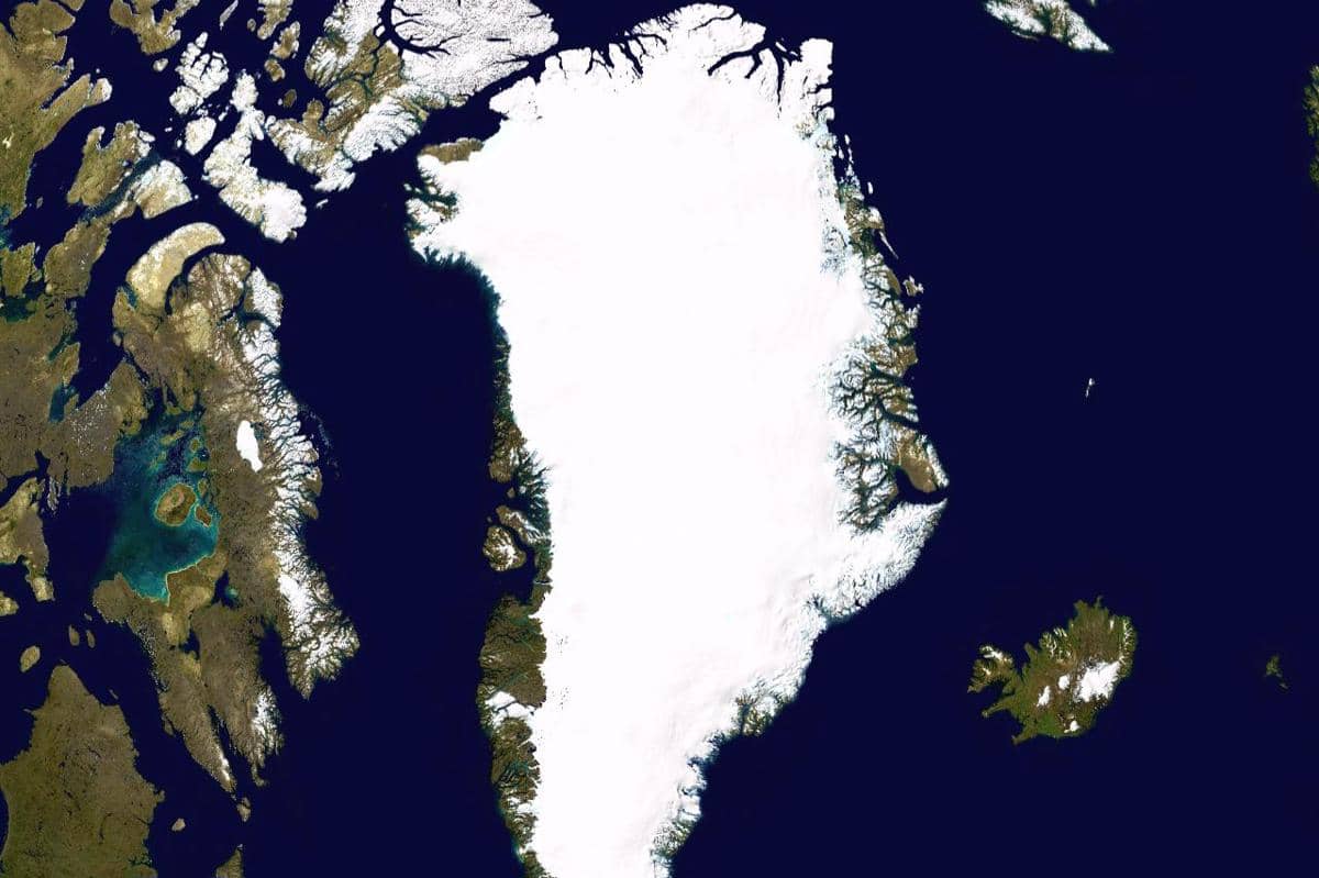 foto satelit yang menyoroti pulau Greenland, Islandia dan Kepulauan Arktik Kanada