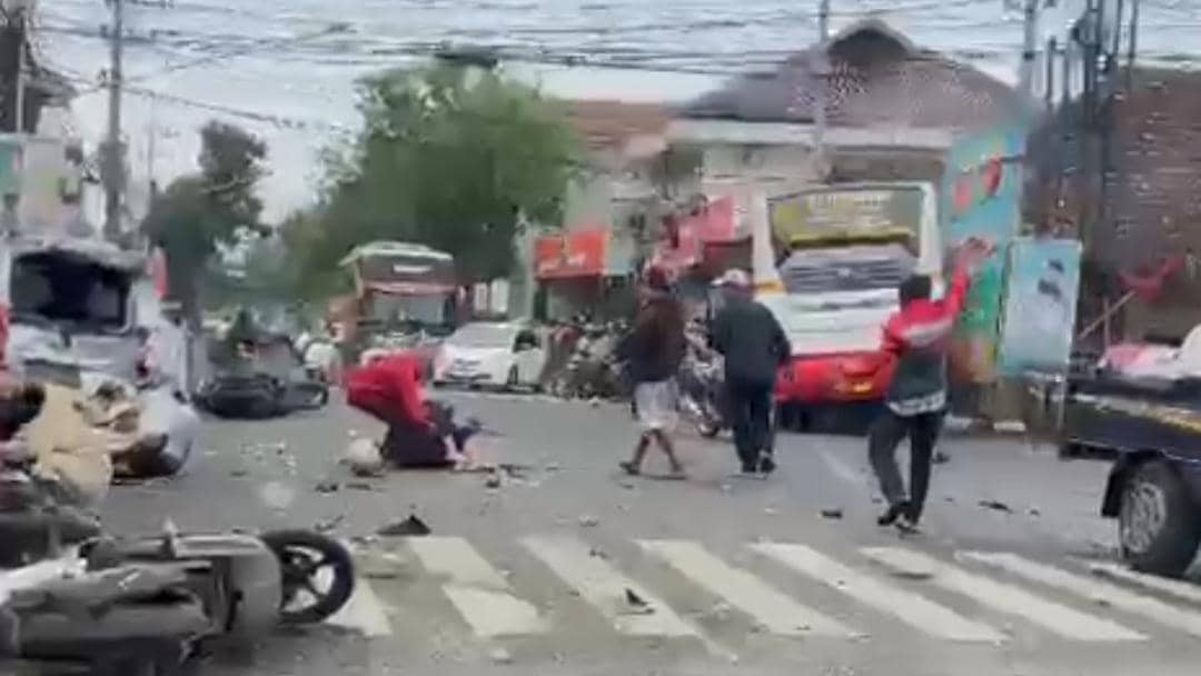 Capture video kecelakaan bus harapan jaya di Kediri. IDN Times/istimewa
