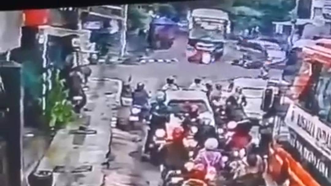 Capture video kecelakaan bus harapan jaya di Kediri. IDN Times/istimewa