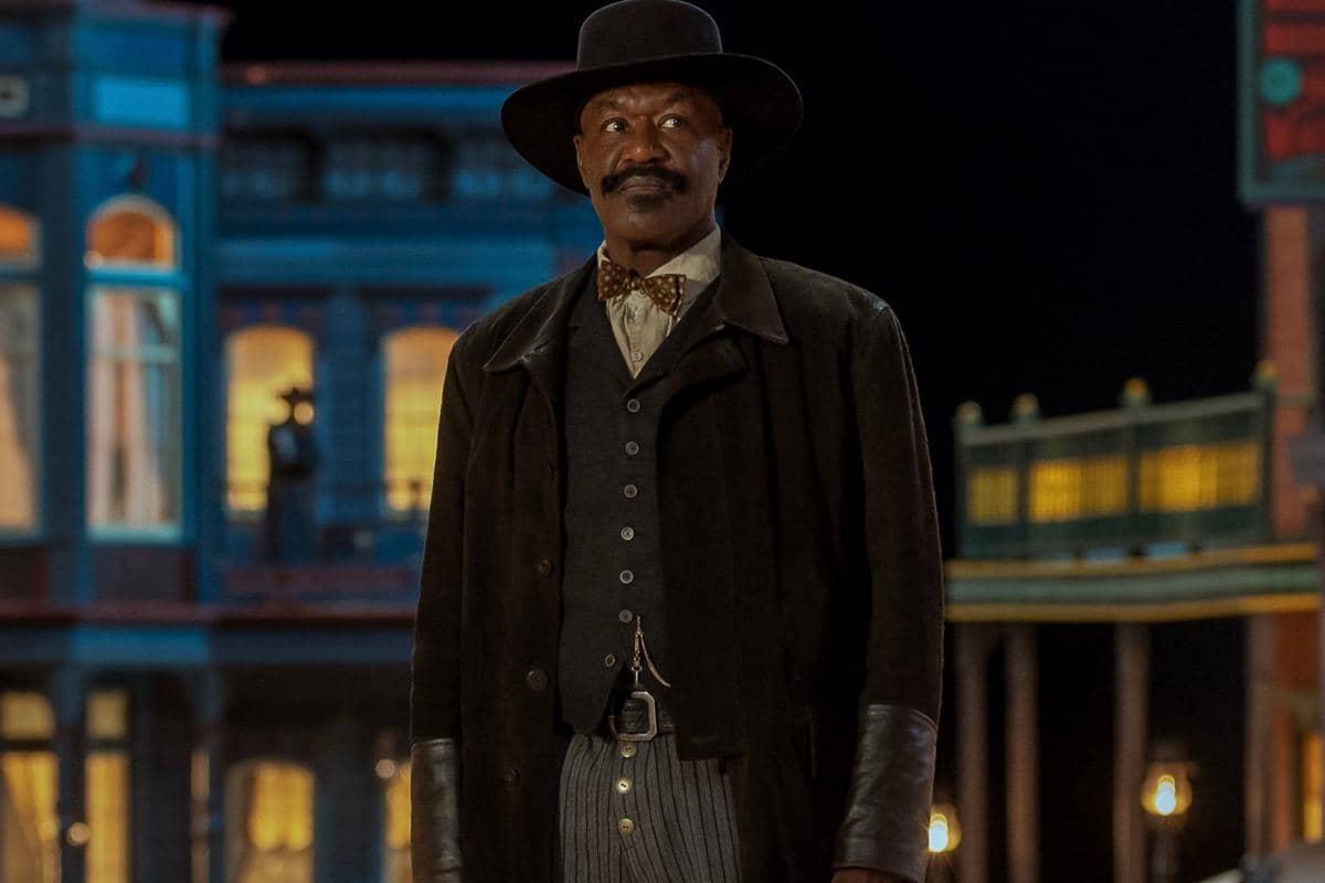Delroy Lindo dalam film The Harder They Fall