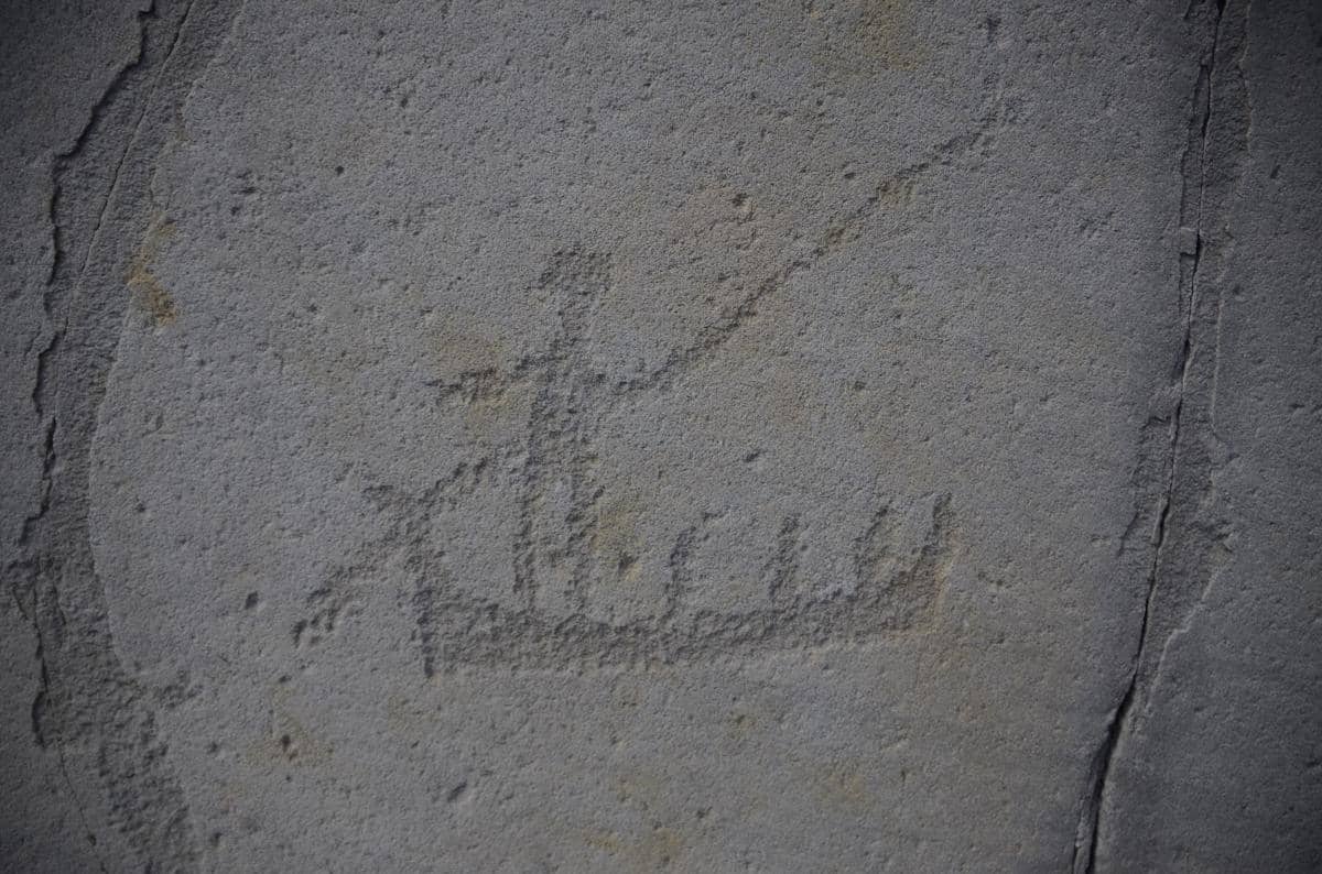 potret ukiran batu Rock Art of Alta tanpa pewarnaan modern