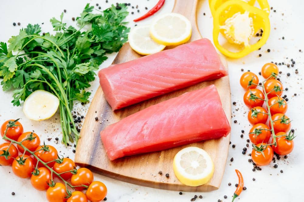 Tuna fillet mentah.