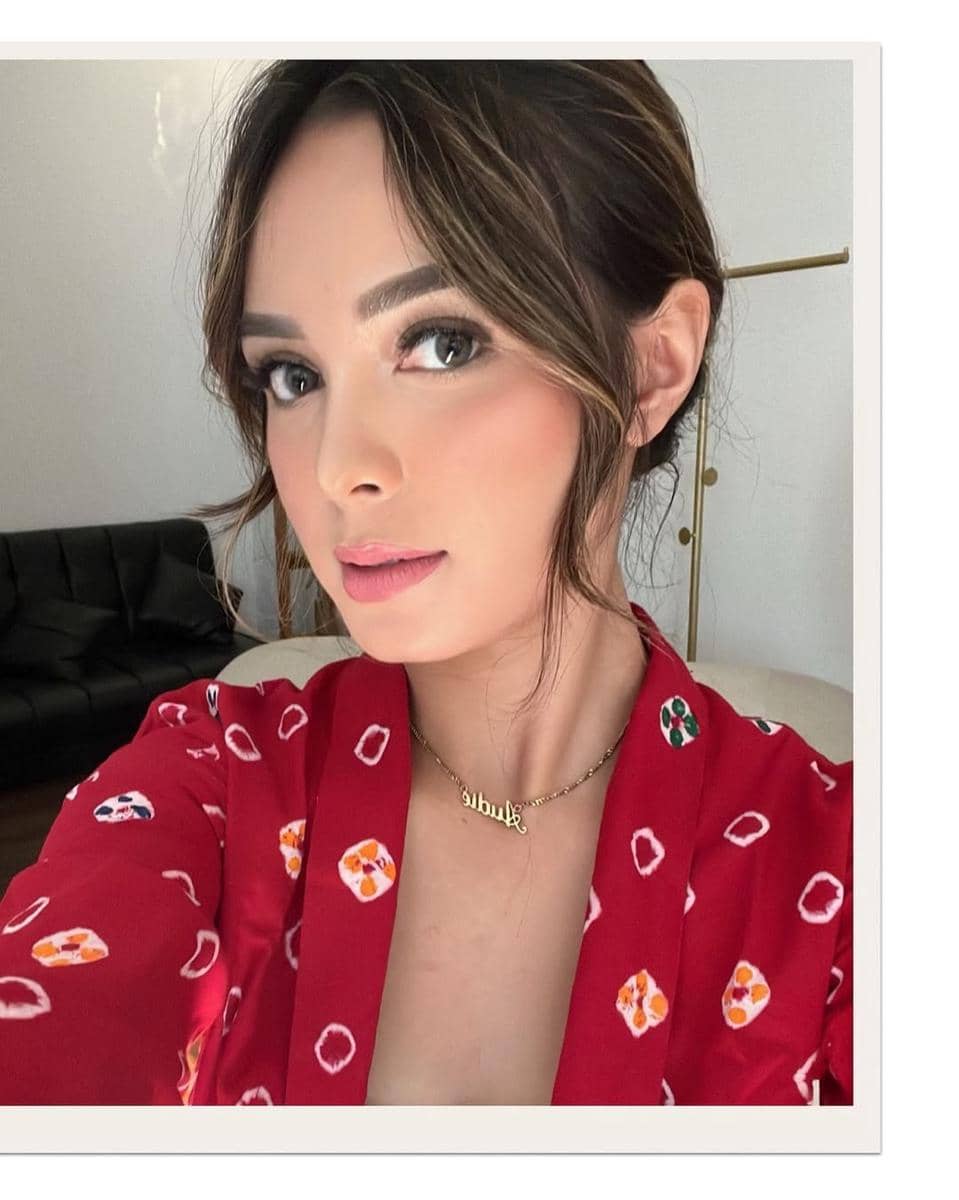 inspirasi makeup flawless ala Claudia Andhara