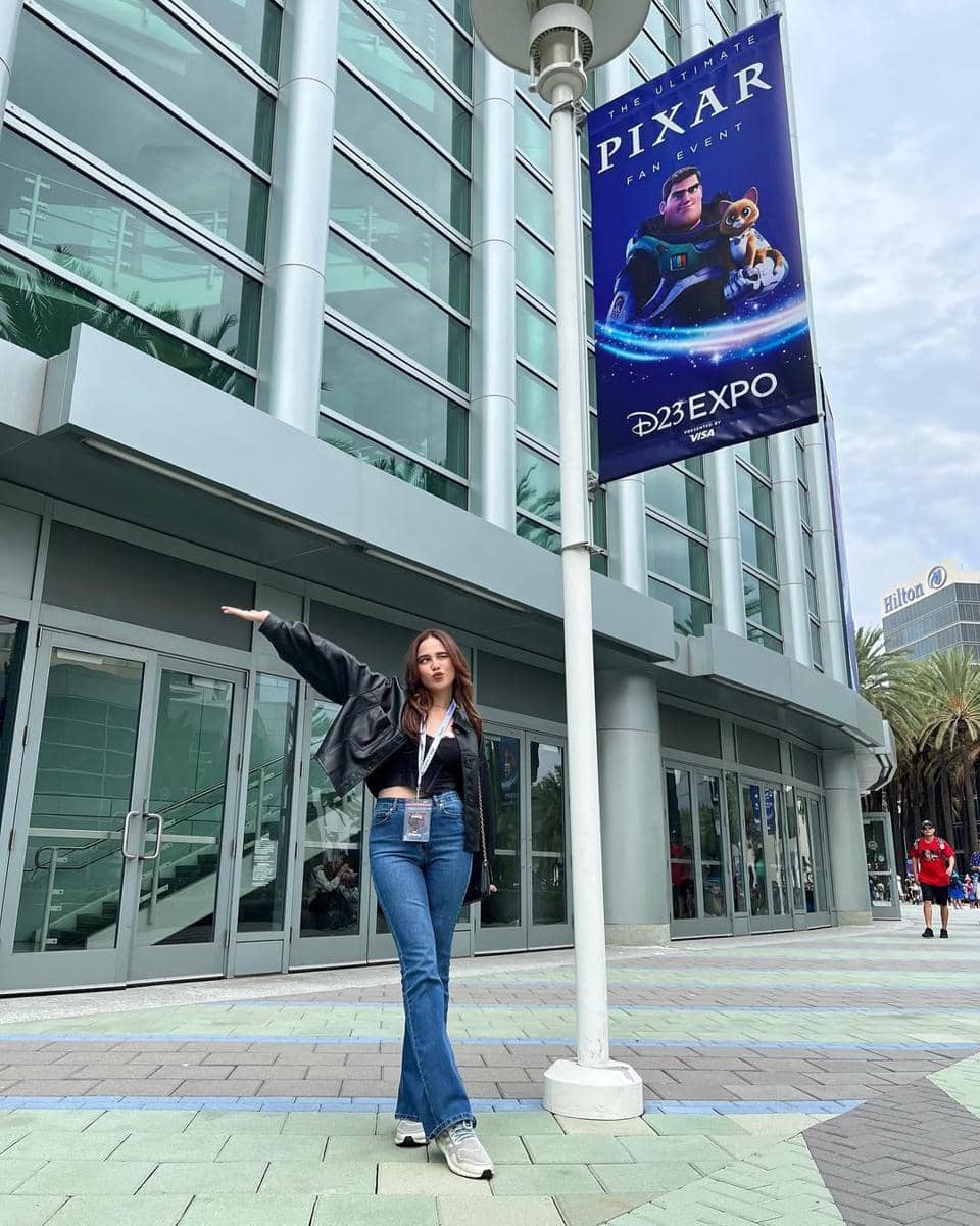 ide mix and match sneakers ala Syifa Hadju 