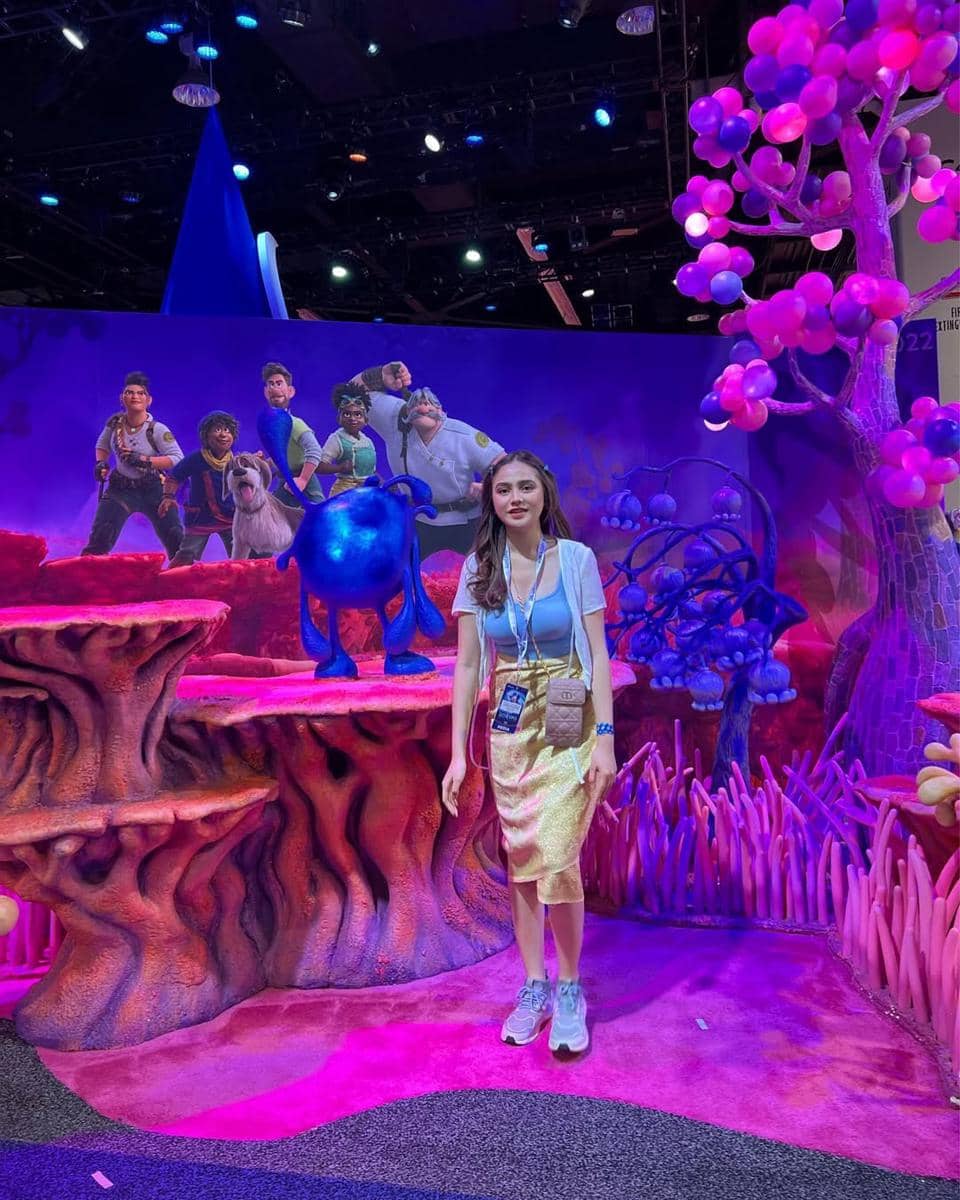 ide mix and match sneakers ala Syifa Hadju 