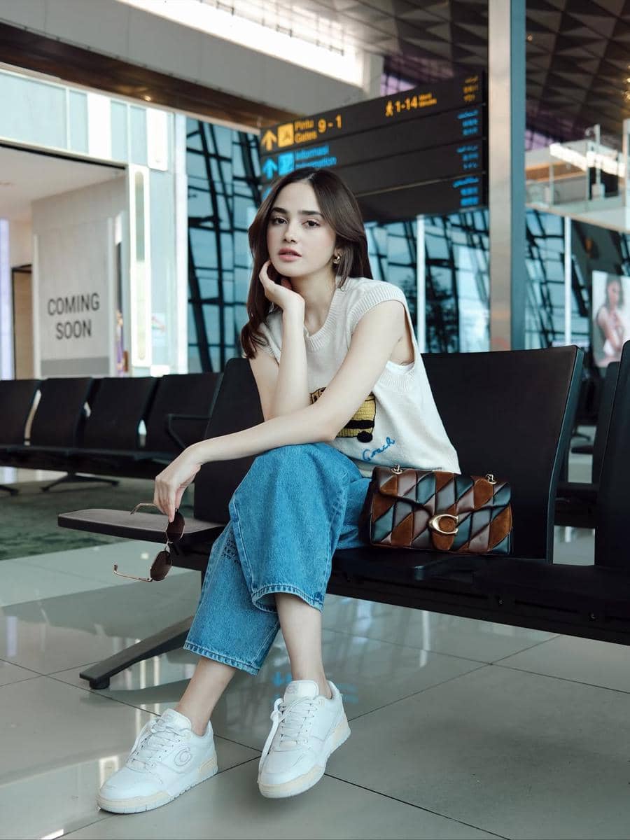 ide mix and match sneakers ala Syifa Hadju 