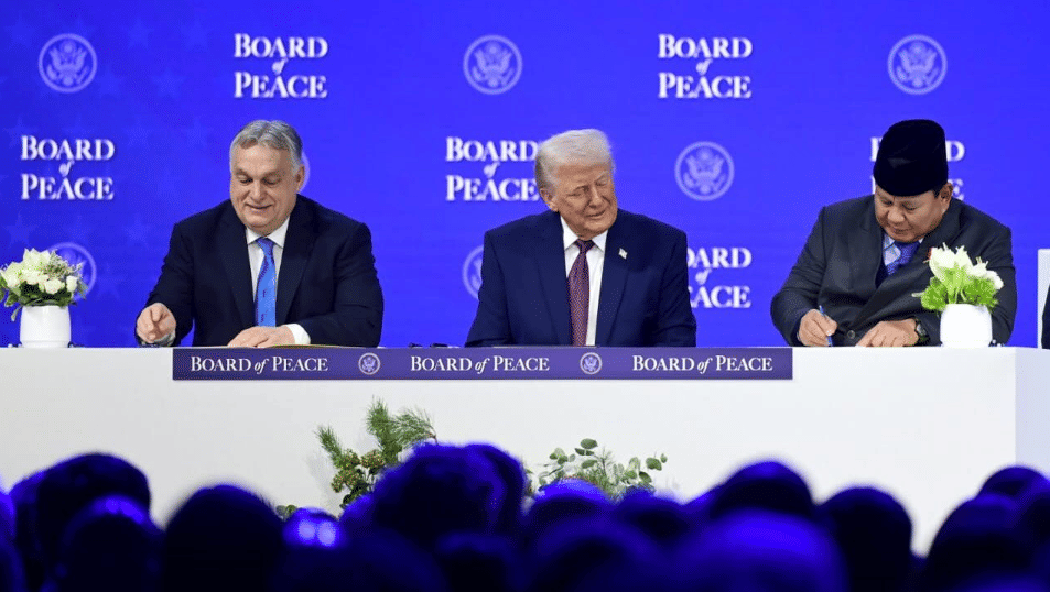 Presiden Republik Indonesia, Prabowo Subianto menjadi salah satu pemimpin negara yang menandatangani Board of Peace (BoP) Charter pada Kamis (22/1/2026) di Davos, Swiss.